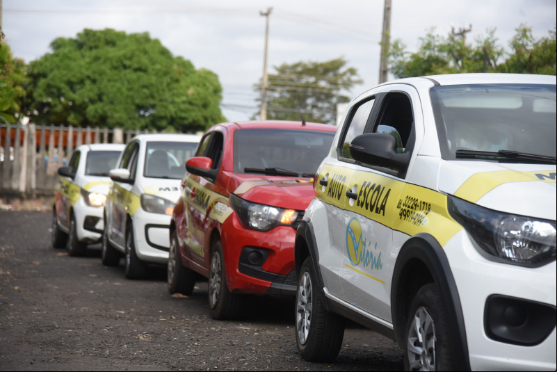 Autoescolas protestam contra uso de veículos do Detran em provas práticas