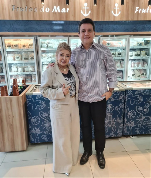 #DiadeVisita do jornalista Marcelo Magno fazendo as suas compras, e já garantindo os produtos da Quaresma no Lojão do Peixe - Rainha dos Pescados - by Marinalda Oliveira. Têm novidade boa por aí. Aguardem. Chics!!! - (Divulgação)