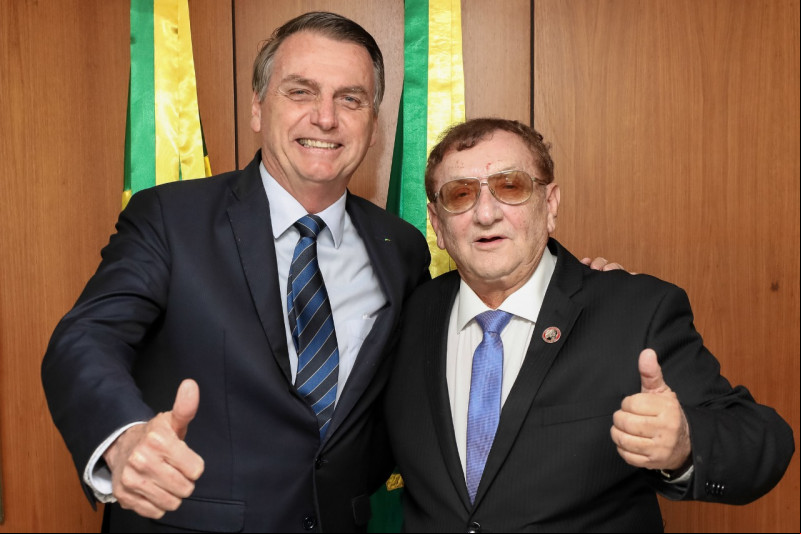 Bolsonaro conversa por telefone com Mão Santa e afirma que pretende voltar ao Piauí