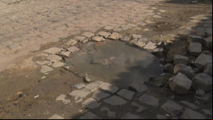 Buracos de obras de saneamento causam transtornos e prejuízos aos moradores do Recanto dos Pássaros