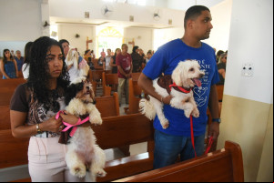 Procissão de São Francisco de Assis reúne fiéis em Teresina