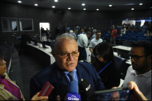 Câmara aprova reajuste de 20% no salário de servidores da Educação