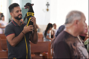 Procissão de São Francisco de Assis reúne fiéis em Teresina
