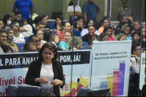 Câmara aprova reajuste de 20% no salário de servidores da Educação