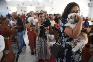 Procissão de São Francisco de Assis reúne fiéis em Teresina